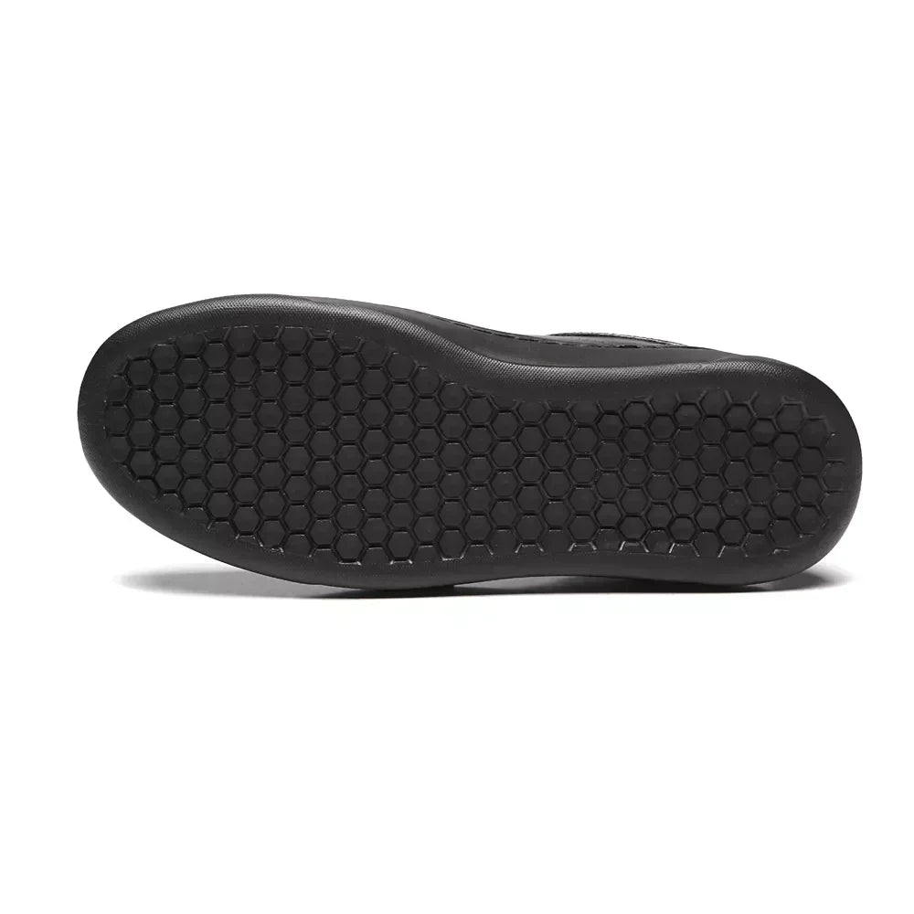 TÊNIS MASCULINO CASUAL EM COURO PRETO LINHA LIEVE